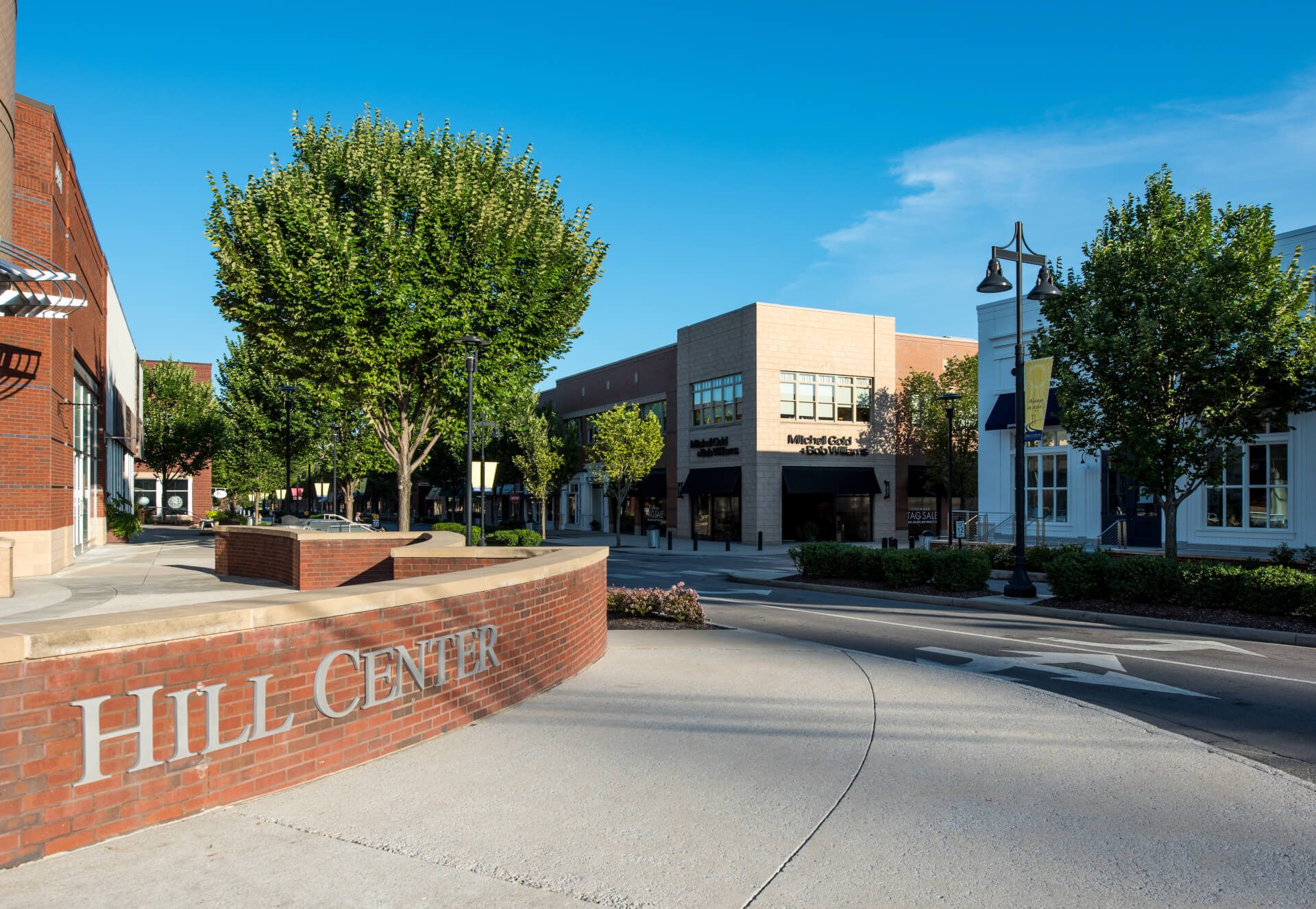 Hill Center Green Hills– Office, Shopping and Restaurants